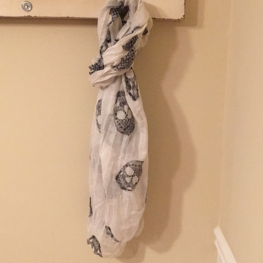 Skull scarf